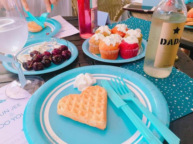 新娘一方 方 华夫饼 甜点 葡萄酒 蛋糕 樱桃 甜