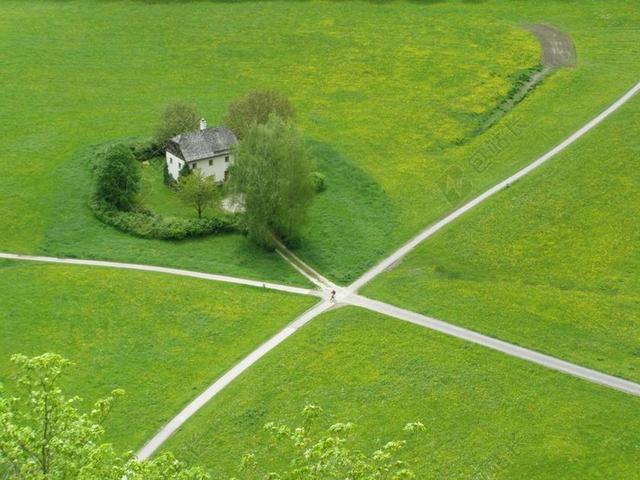 旅游自然十字路口小房子背景图片