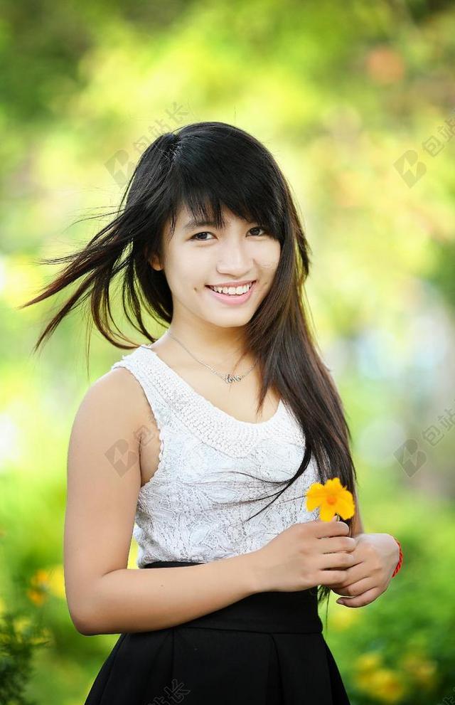 人物开心可爱的女孩背景图片