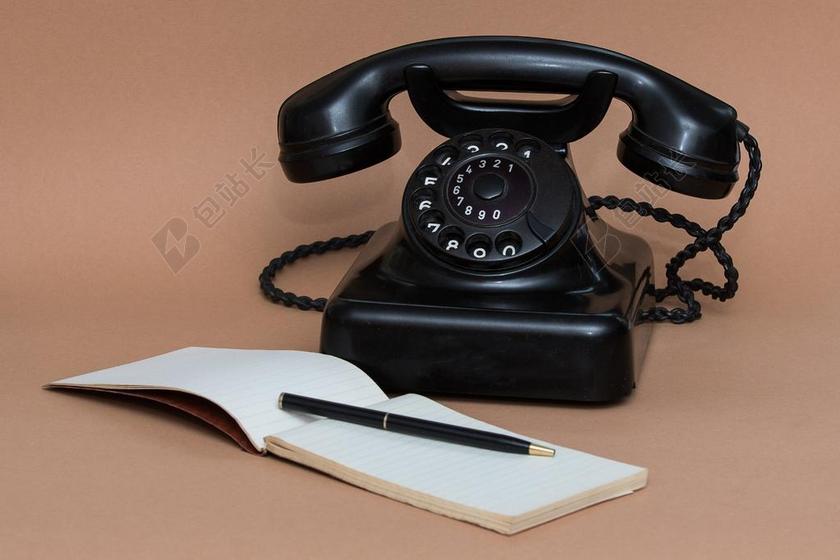 黑色物品复古黑色复古电话和本子背景图片