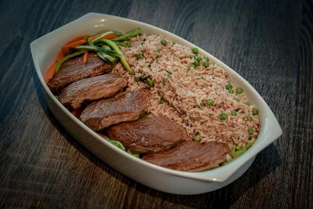 餐饮唯美午餐肉饭背景图片