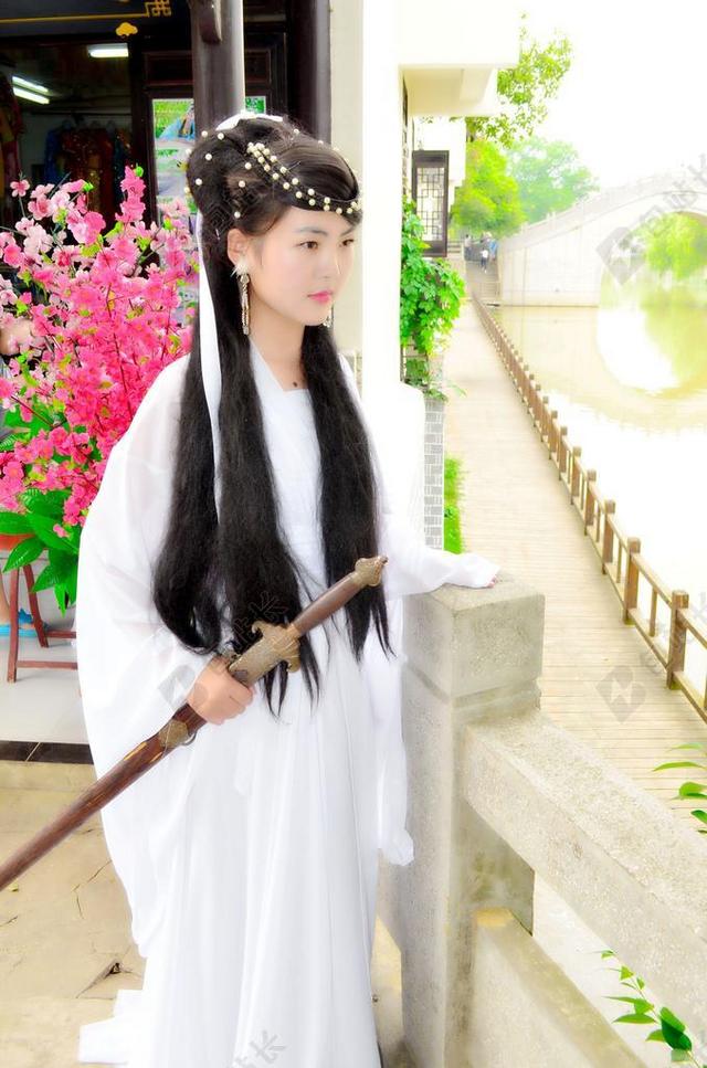 古装 侠女 剑 古镇 艺术照