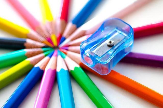 铅笔 多彩 卷笔刀 彩色的铅笔 彩色铅笔 学校 颜色 教育