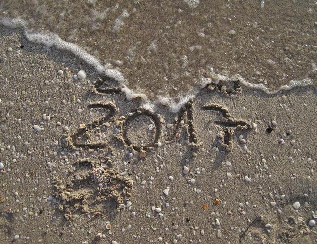 自然沙滩上的2017背景图片