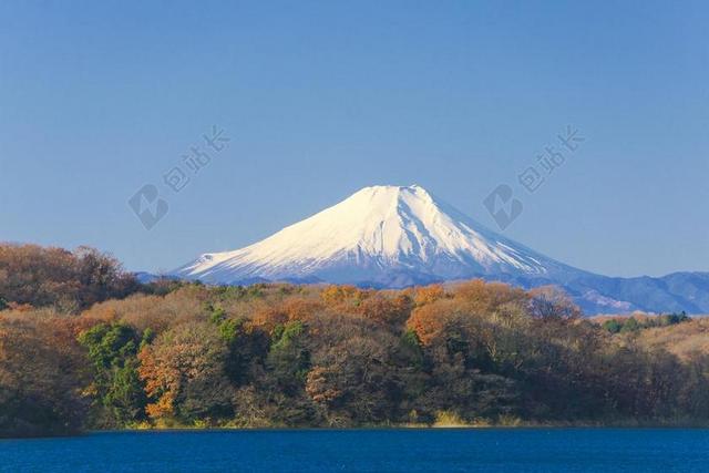 自然白色的富士山背景图片