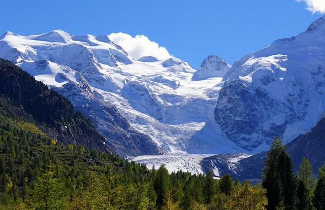 徒步旅行 秋季 离 性质 景观 树木 高山 背景图像 天空