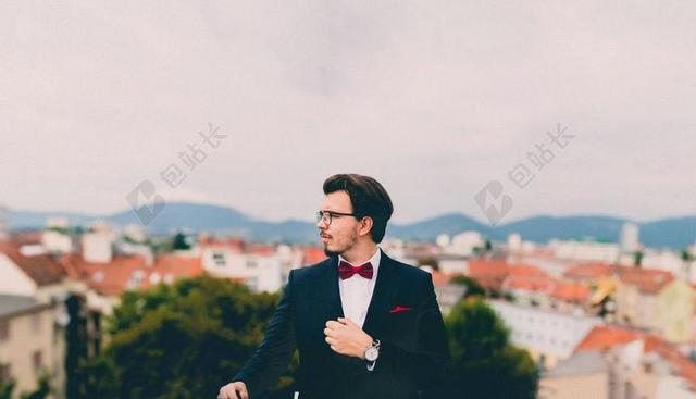 广告时尚穿燕尾服的男子背景图片