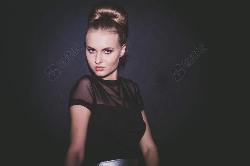 摄影时尚女模特宣传背景图片