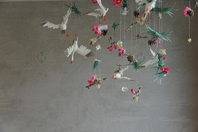 彩色工艺古典线上挂下鸟鲜花装饰品设计工艺背景图片