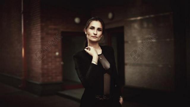 黑色人肖像美丽黑衣美女背景图片