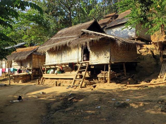 老挝 村 房屋 卡姆种族 家园 米粮仓 农村地区 高地 农村