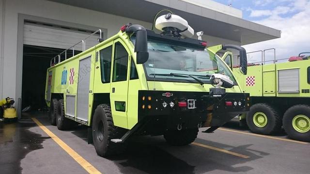 火 消防车 机场消防员