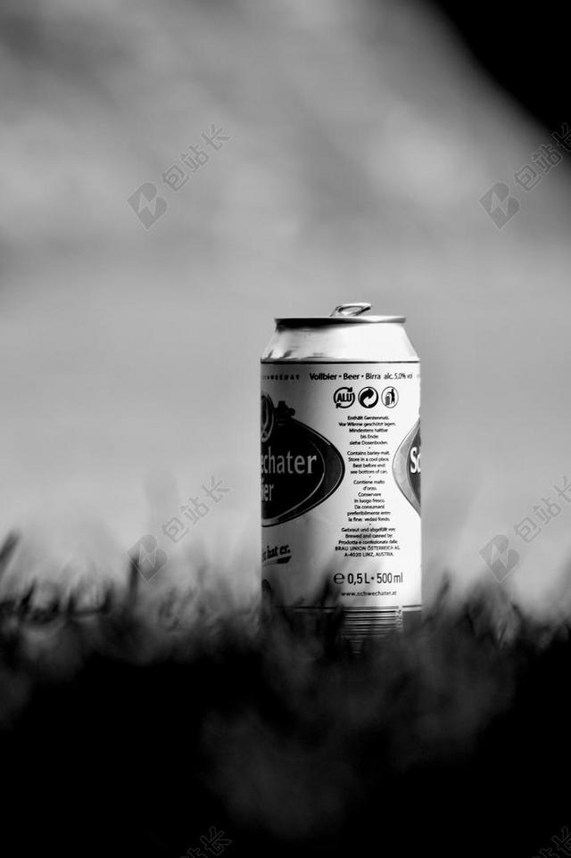 可以 啤酒 草 黑白摄影 孤独