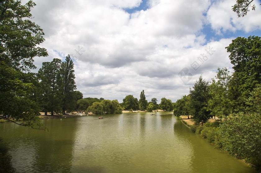 湖面 河水 河流 藍天 白雲 綠色 植物 風景 開闊 遊玩