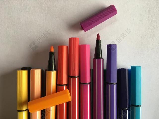 彩色的铅笔 毡尖笔 蜡笔 彩色铅笔 写作配件 丰富多彩 画