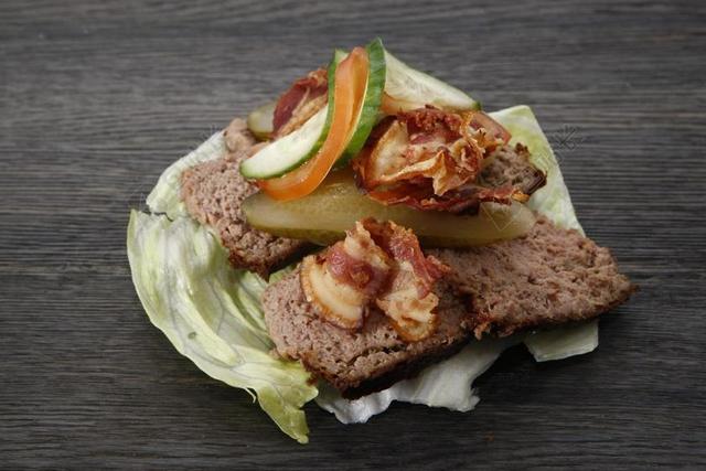 食品 黄油面包 冷盘 肝馅饼 培根 炒 煎培根 沙拉 番茄