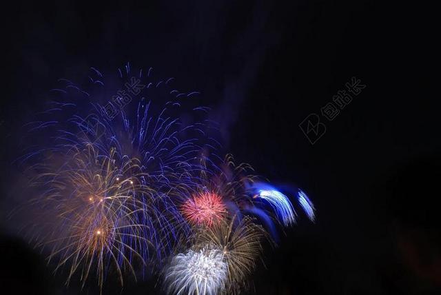夜景美丽的夜晚烟火背景图片