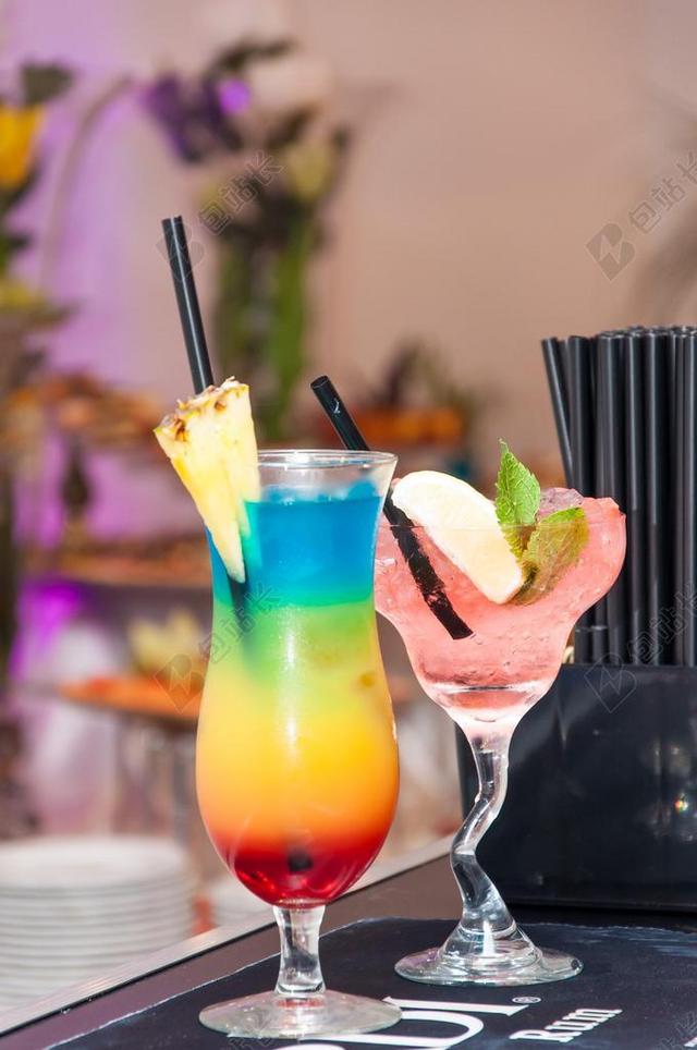 食物彩色的鸡尾酒背景图片