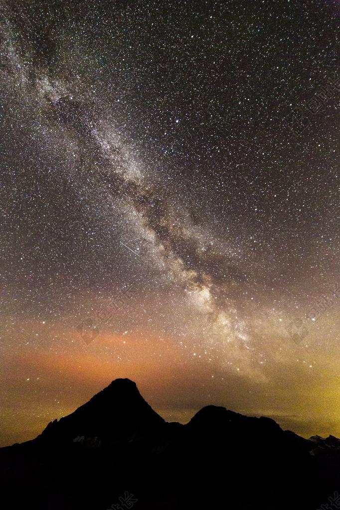 银河 岩 夜 景观 侧影 野火光芒 燃烧 发光 森林火灾