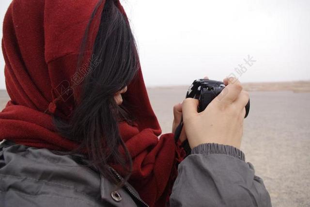 旅游 行走 敦煌 荒漠 中国 拍摄 女子 头巾