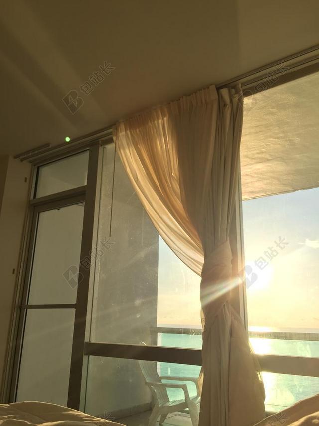 日出 窗帘 闪耀 窗口 房间 上午 太阳 水 海洋 玻璃