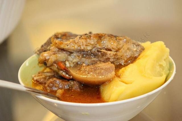食物美味的土豆炖肉背景图片