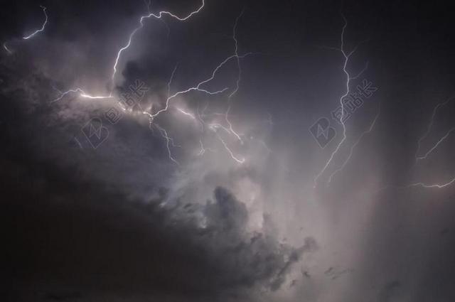 闪光 天空 云 能源 雷暴 夜 闪电闪光 风暴 性质