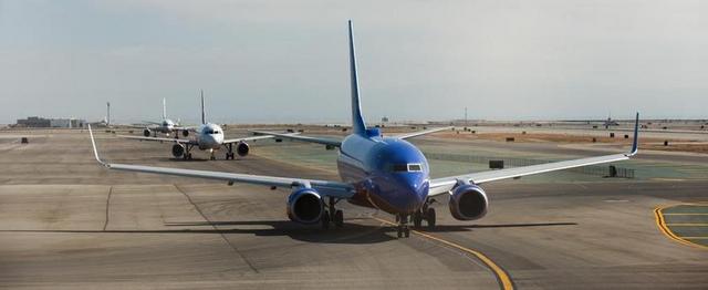喷气式飞机 机场 飞机 航空 起飞 等待 线 滑行 客机