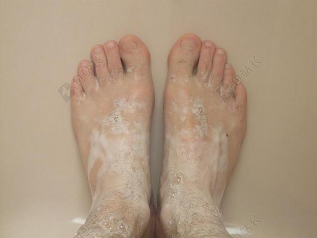 脚 坏 身体的一部分 十 四肢 人的 游泳 泡沫 洗濯