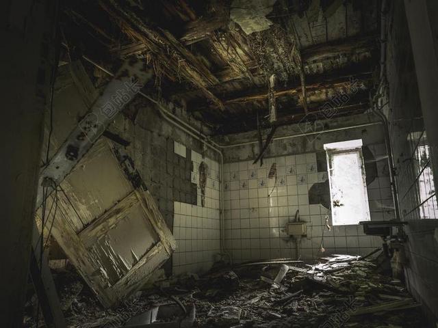失去的地方 恐怖片 被遗弃的建筑 离开 向下运行 张爱玲 神秘