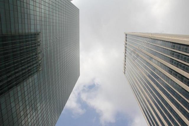 建筑高楼外的玻璃外墙背景图片