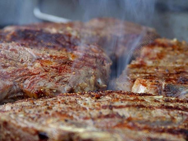 烤牛排 牛排 肉 蒸汽 烟 烤架 弗里施 热 美味 香脆