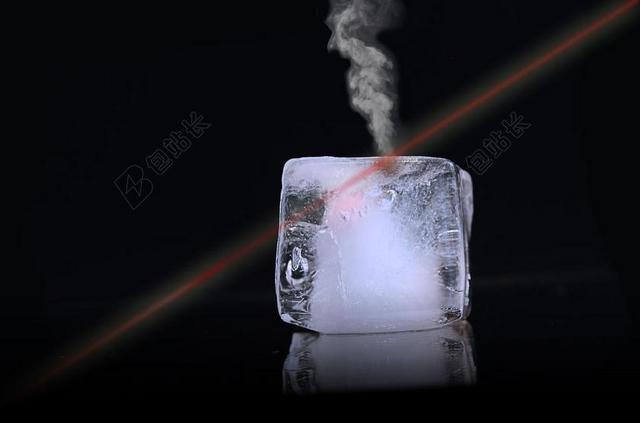 红色的极光和冰块背景图片