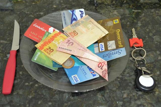 金融商业现金和信用卡背景图片