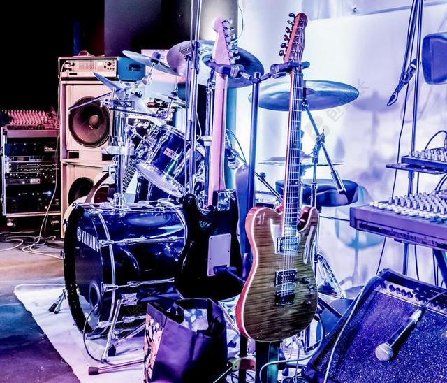 阶段 鼓 吉他 低音 音乐 仪器 E 低音 乐器 低音吉他