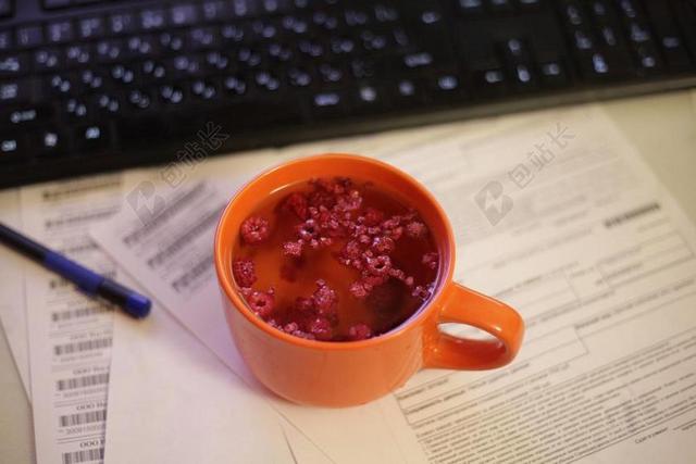 喝 饮用水 覆盆子 职场 橙杯 水果茶 破