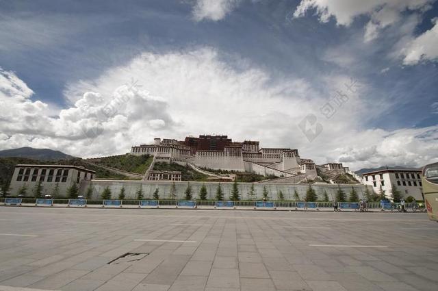 建筑西藏雄伟的宫殿背景图片