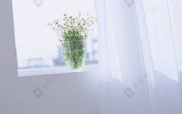 白色窗边背景素材