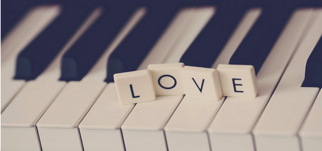 钢琴 LOVE 黑白 背景BANNER