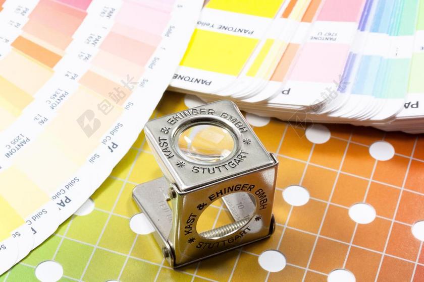 小工具立方体放大镜专业设计印刷多彩色卡比色背景图片