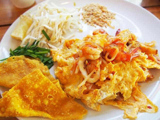 食物美食异域风情泰国特色脆饼面条鸡蛋卷饼背景图片