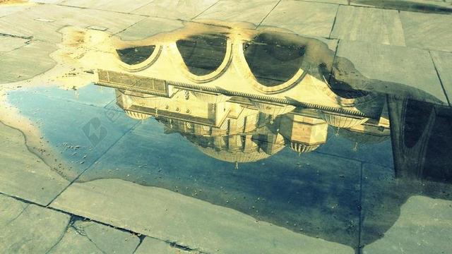 黄色旅游写实自然水面反射建筑物背景图片