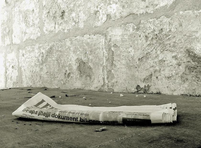 报纸 昨日新闻 被丢弃 日报 新闻 纸 媒体 信息 每日