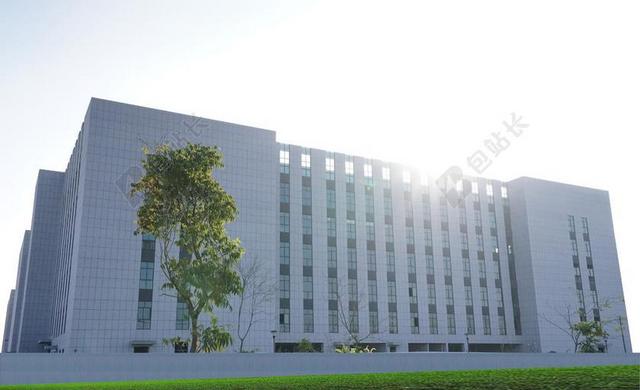 建筑清晨白色的大楼背景图片