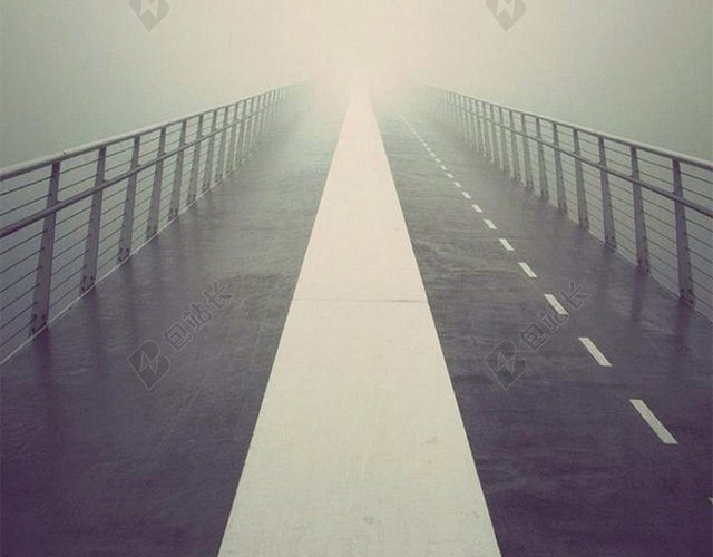伸向雾气中的道路H5素材背景
