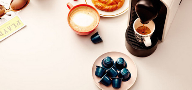 奶茶静物背景图