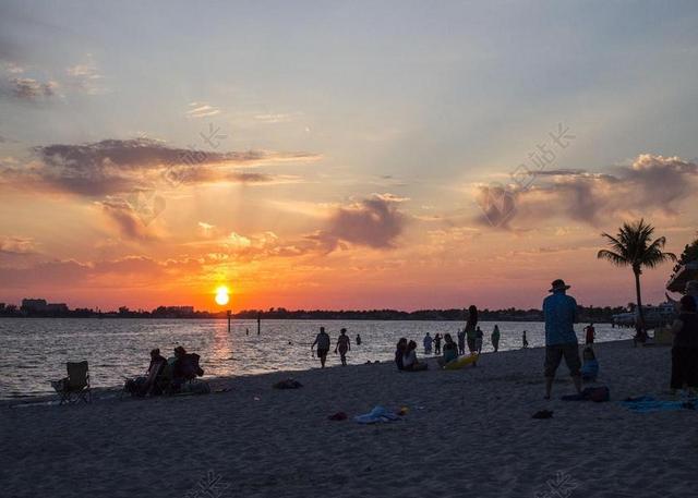 太阳 比基尼 海滩 夏天 人 假期 快乐 水 旅行 女性
