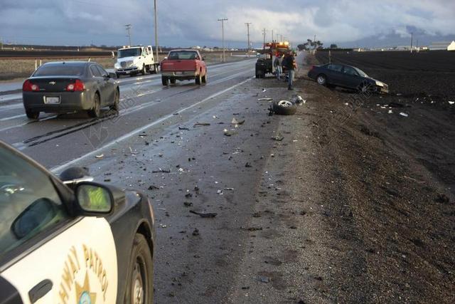车祸 路边 多云 车 事故 车辆 紧急 路 汽车 帮助