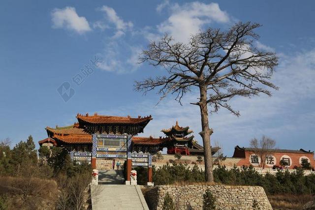 建筑中国传统的寺庙大门背景图片