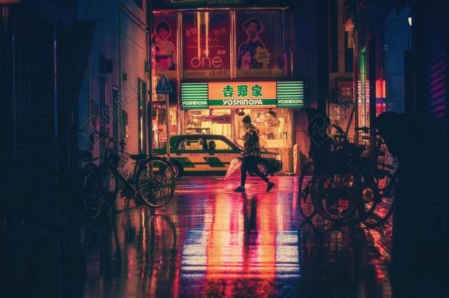 夜景夜晚雨天的路人背景图片